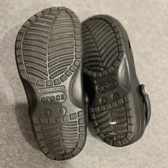 Crocs Classic Clogs - Black - Nearly New, Worn Once - Picture 3 of 3